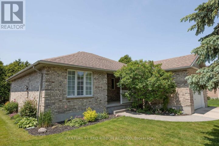 Property Photo:  482 Riverview Drive  ON N7G 4B3 