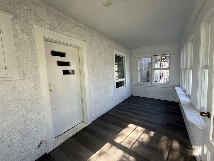 Property Photo:  466 Arlington Street  MB R3G 1Z4 