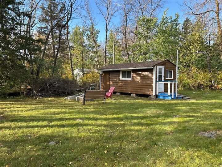 Property Photo:  8 Lawrence Boulevard  MB R0E 0B0 