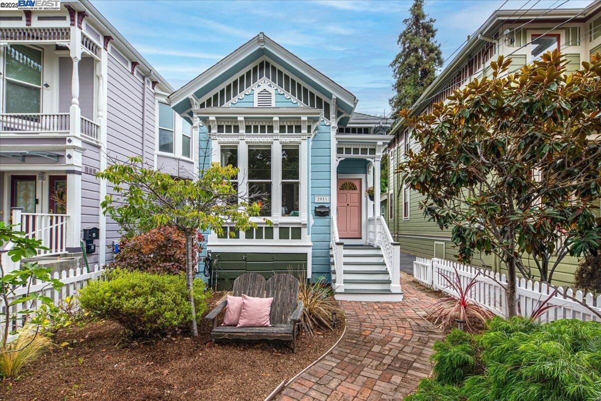 Property Photo:  2051 Alameda Avenue  CA 94501 