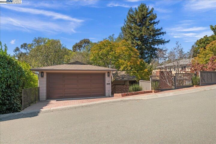 Property Photo: 21 Tyson Cir CA 94611