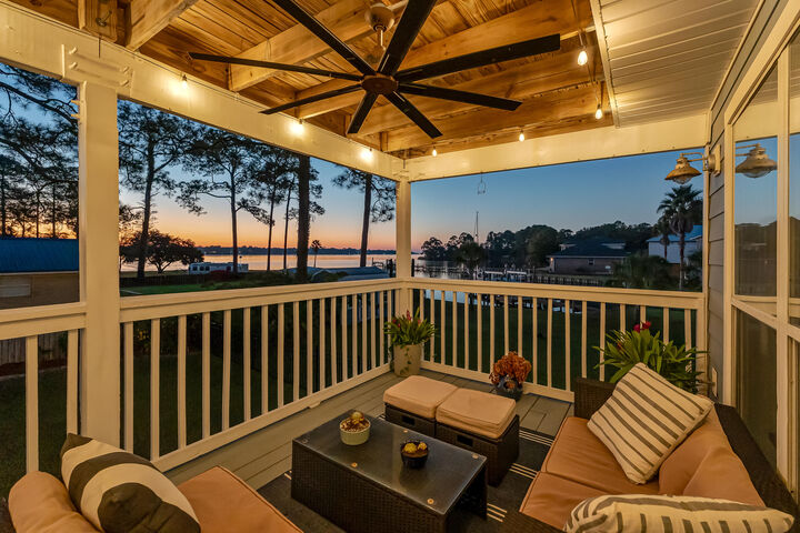 Property Photo: 1725 Union Avenue FL 32578