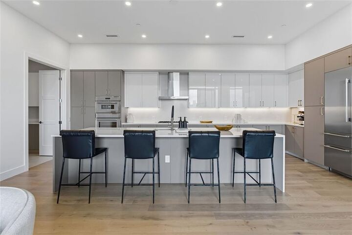 Property Photo:  2425 Peachtree Road NE 1504  GA 30305 