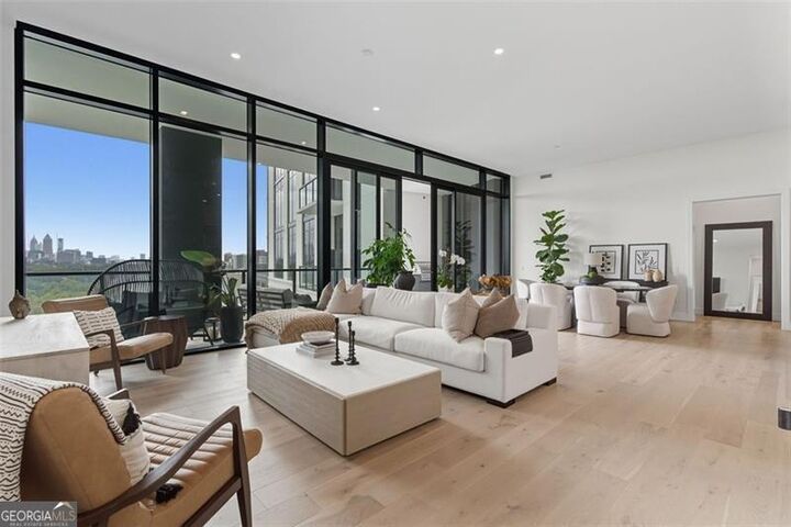 Property Photo:  2425 Peachtree Road 1504  GA 30305 