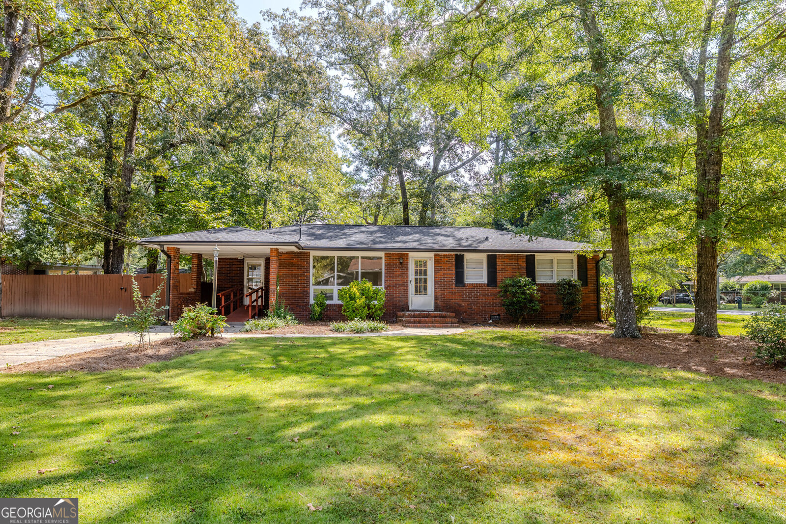 Property Photo:  2 Eugenia Circle NW  GA 30165