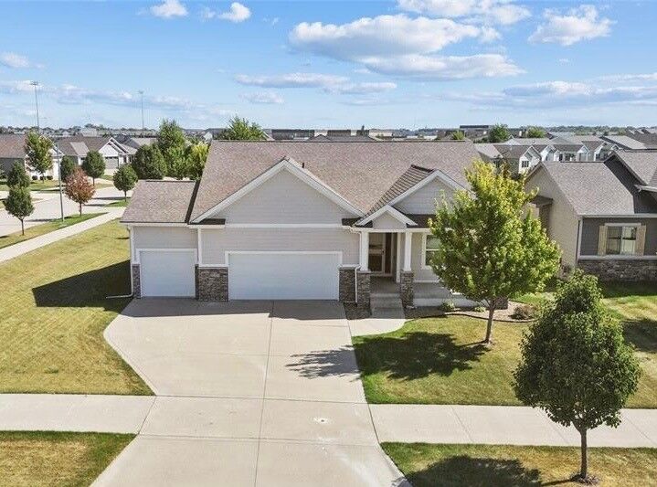 2001 NW Reinhart Drive  Ankeny IA 50023 photo