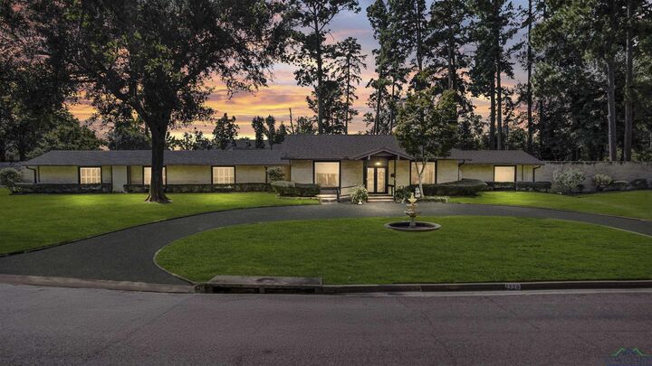 1300 Montclair St. Huntington Park  Longview TX 75601 photo