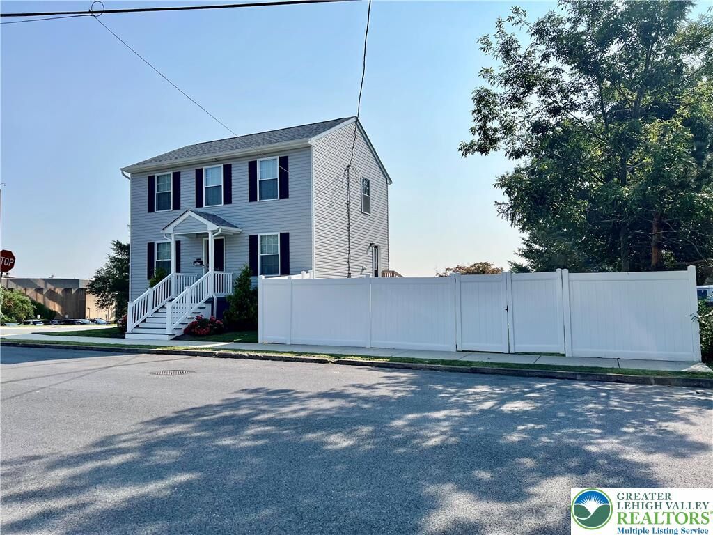 Property Photo:  1066 Devonshire Road  PA 18103 