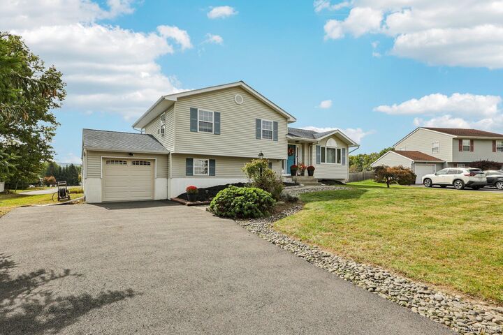 Property Photo:  32 Carlisle Way  NY 10992 