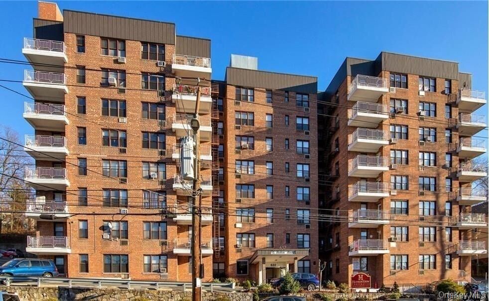 Property Photo:  632 Warburton Avenue 3M  NY 10701 