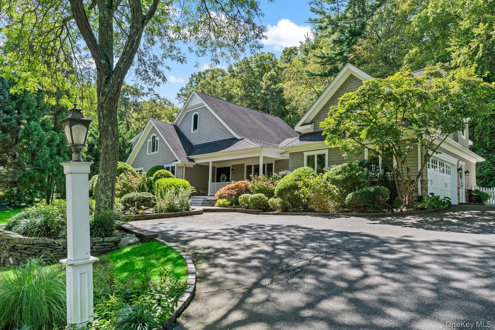 Property Photo:  10 Hollise Court  NY 11721 