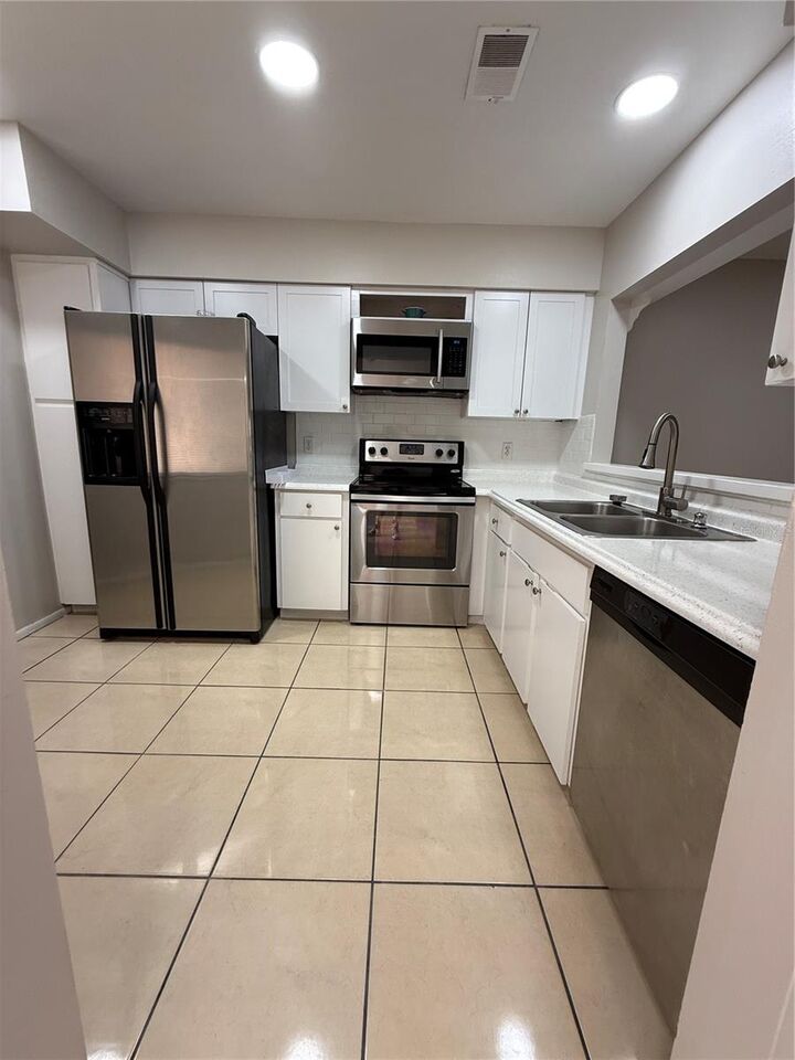 Property Photo: 4320 Middlebrook Road 2 FL 32811