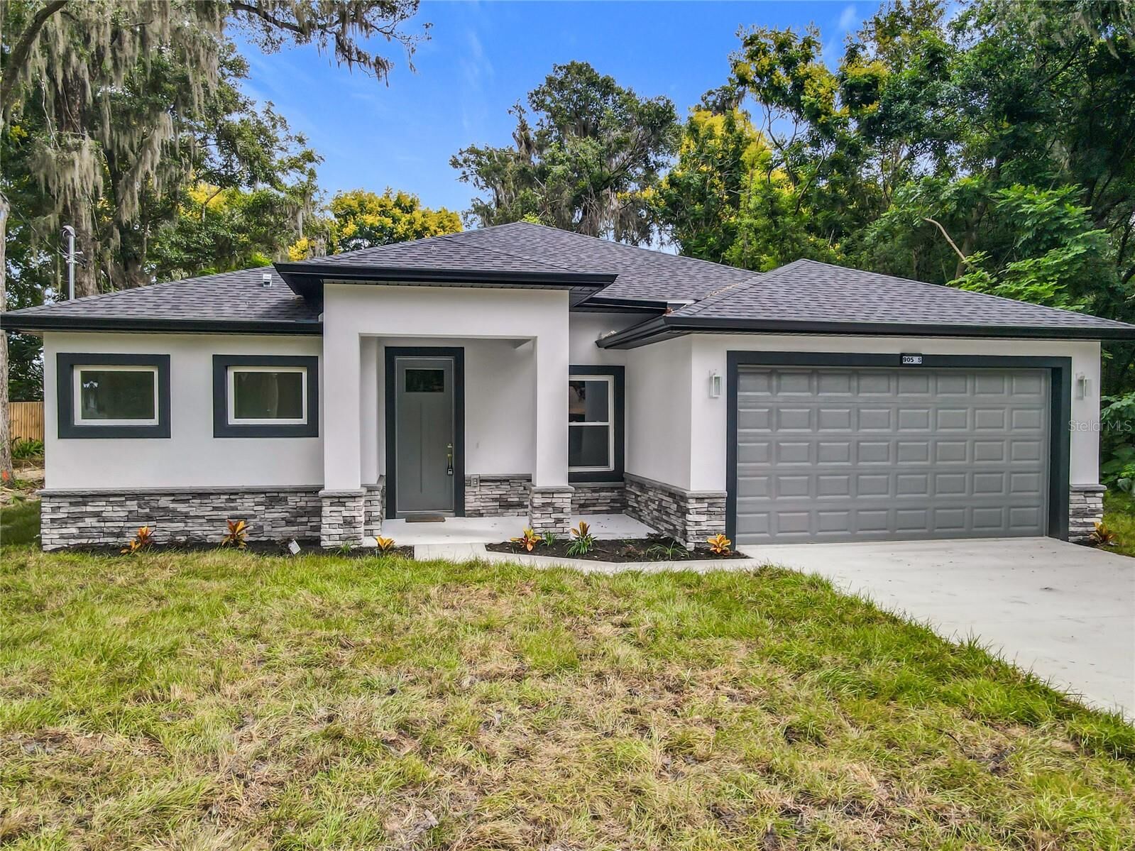 Property Photo:  905 S Garfield Avenue  FL 32724 