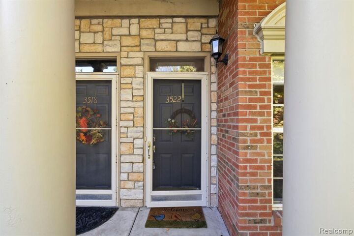 Property Photo:  3522 Oakmonte Boulevard 115  MI 48306 4790 