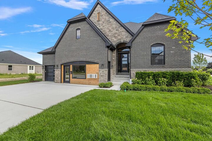 Property Photo:  42512 Saddle Lane  MI 48314 