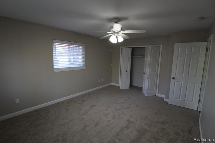 Property Photo:  417 Parkdale Avenue 13  MI 48307 1631