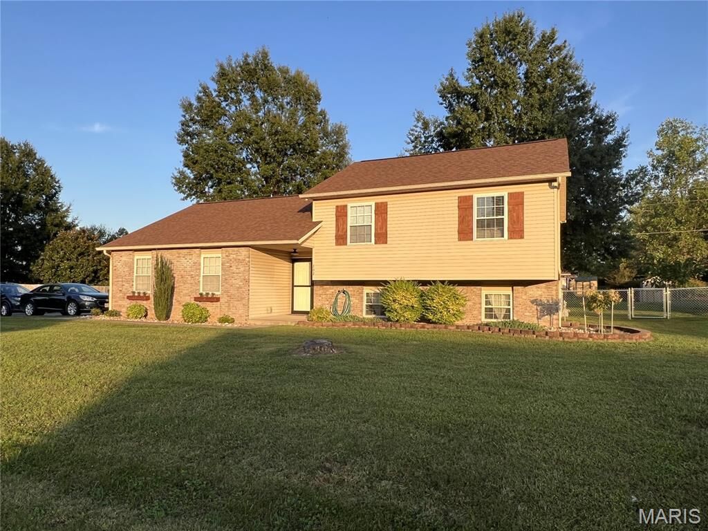 Property Photo: 202 Melissa'S Drive MO 63755