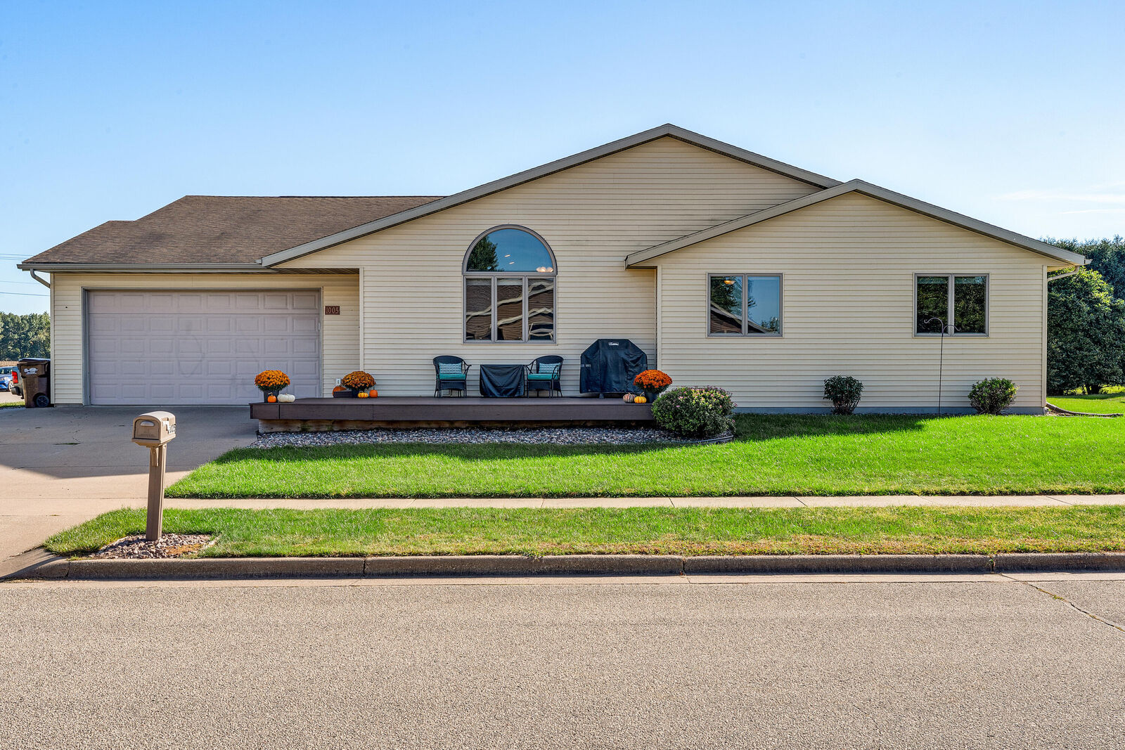 Property Photo:  1005 Willow Way  WI 54669 