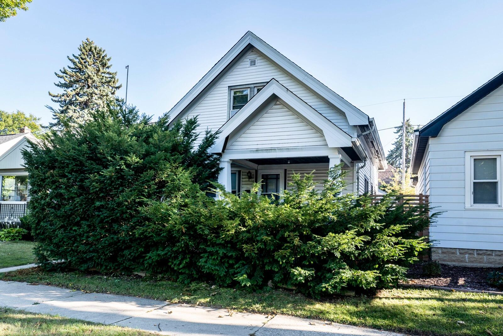 Property Photo:  1005 E Holt Ave  WI 53207 