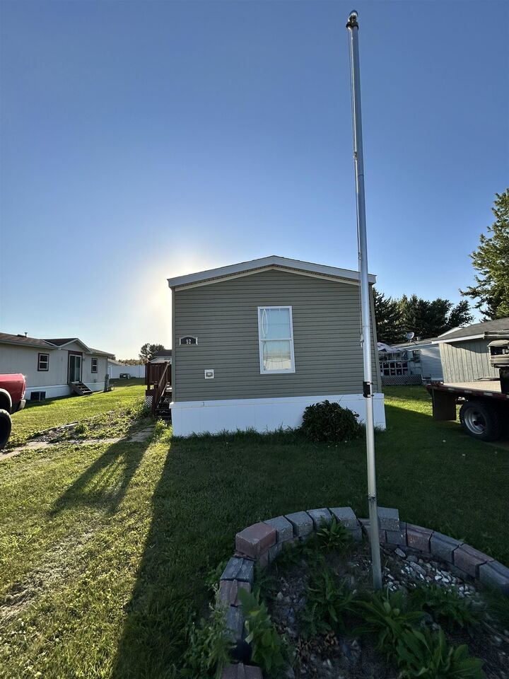 Property Photo: 405 31st Ave #92 SE ND 58701