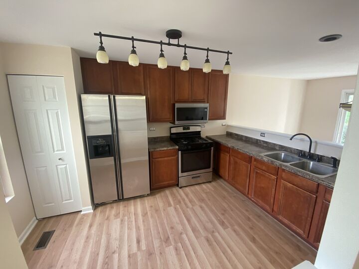 Property Photo:  463 Springwood Drive  IL 60431 