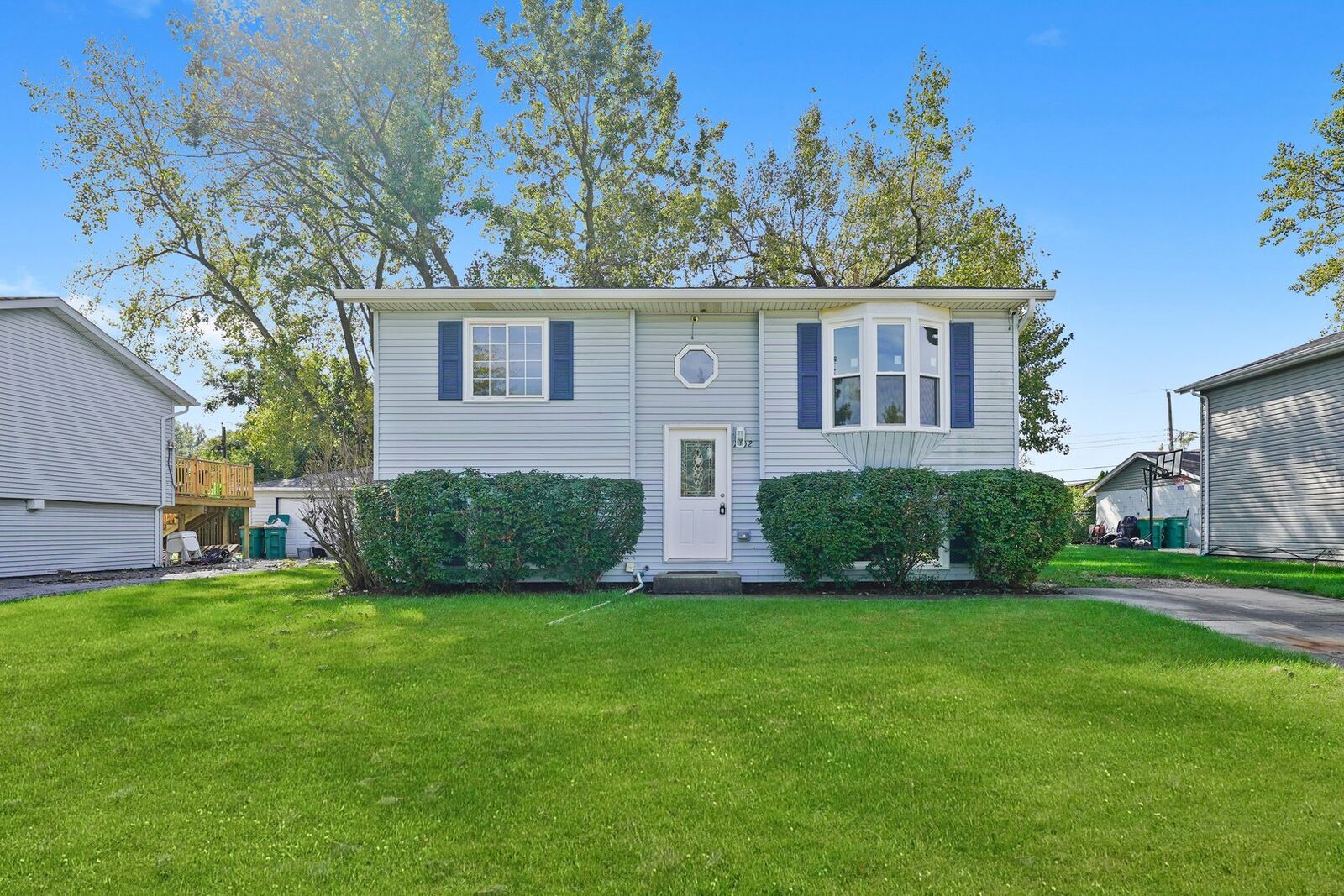 Property Photo:  2102 Tamarack Drive  IL 60432