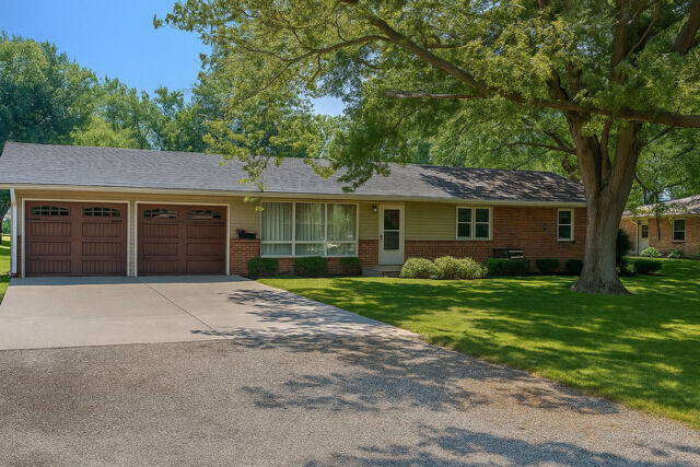 Property Photo:  104 Central Court  IL 60970 
