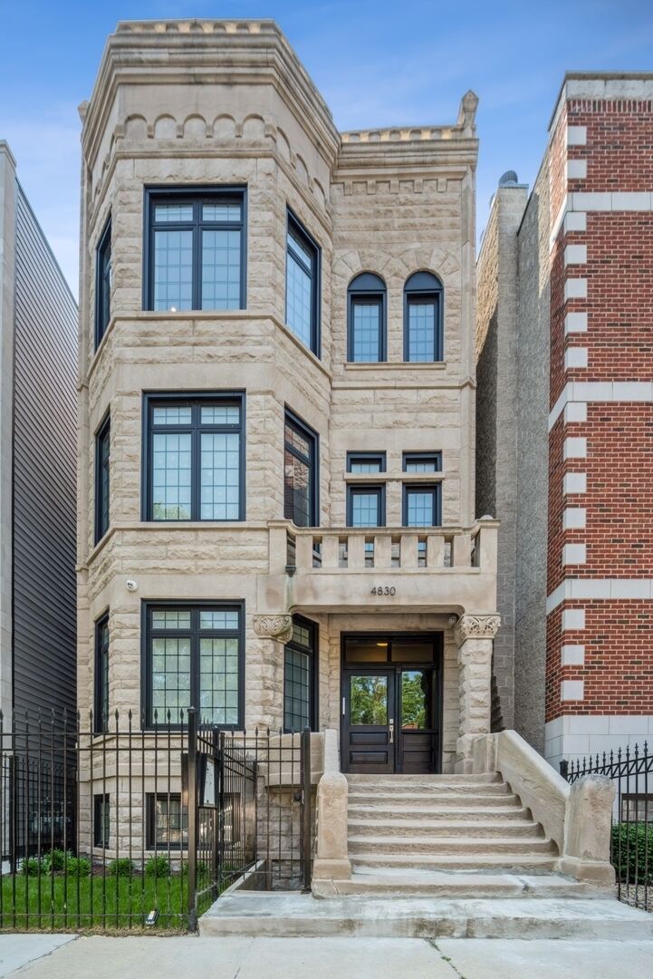 Property Photo:  4830 S Saint Lawrence Avenue 3  IL 60615 