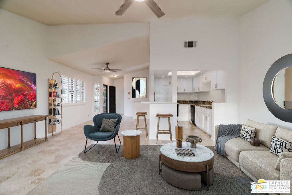 Property Photo: 46400 Ryway Place 10 CA 92260