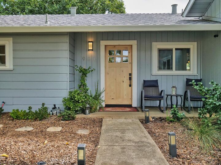 Property Photo:  901 Coloma Street  CA 95630 