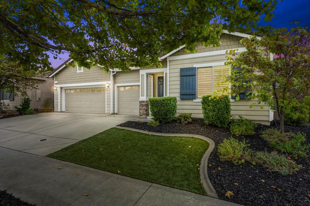 Property Photo: 3016 Oak Trail Way CA 95747