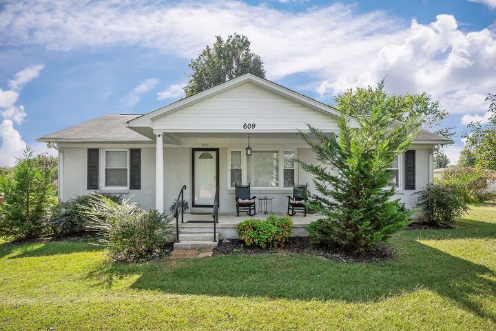 Property Photo:  609 Dry Creek Rd  TN 37166 