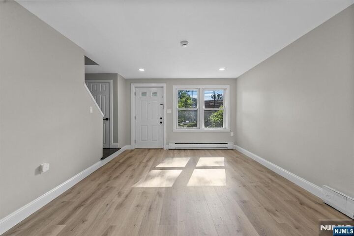 Property Photo:  230 Lafayette Place 2C  NJ 07631 