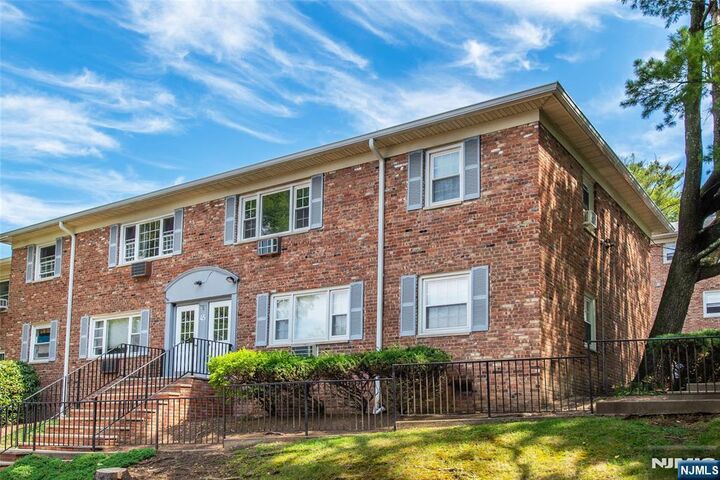 Property Photo:  45 Wedgewood Drive 128  NJ 07044 