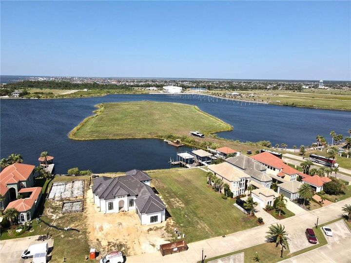 Property Photo:  1060 Marina Villa South  LA 70461