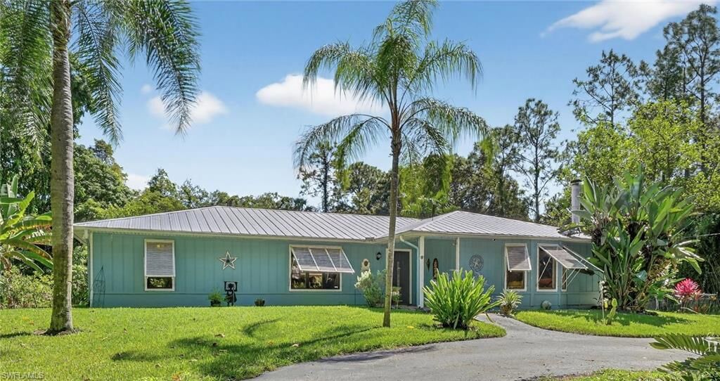 Property Photo: 410 6th St NE FL 34120