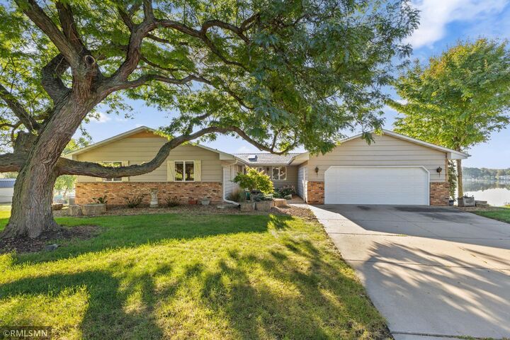 Property Photo:  998 Kohlman Court  MN 55109 