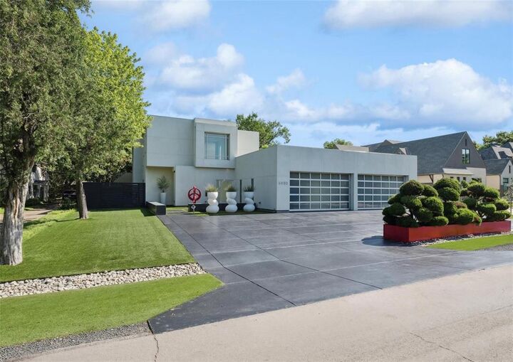 Property Photo: 5903 Lakehurst Avenue TX 75230