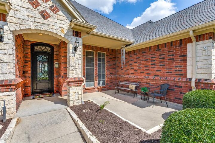 Property Photo:  2117 Clover Springs Drive  TX 76052