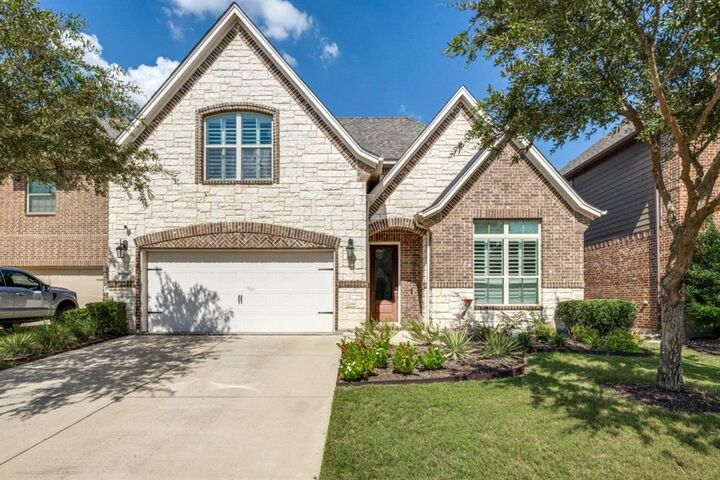 Property Photo:  417 Middleton Drive  TX 76262 