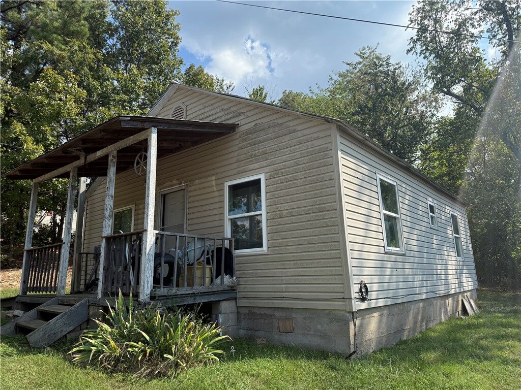 Property Photo: 117 S Spring Street AR 72650