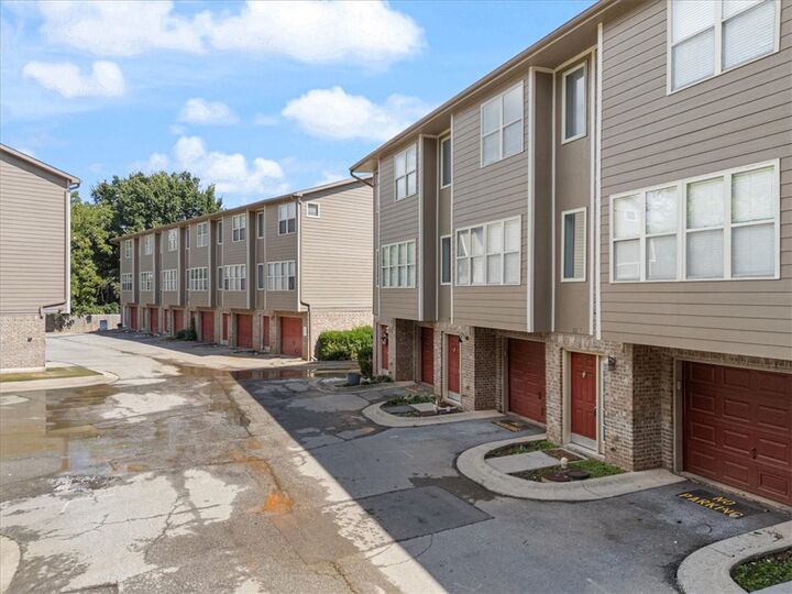 Property Photo: 1838 N Scull Creek Drive AR 72703