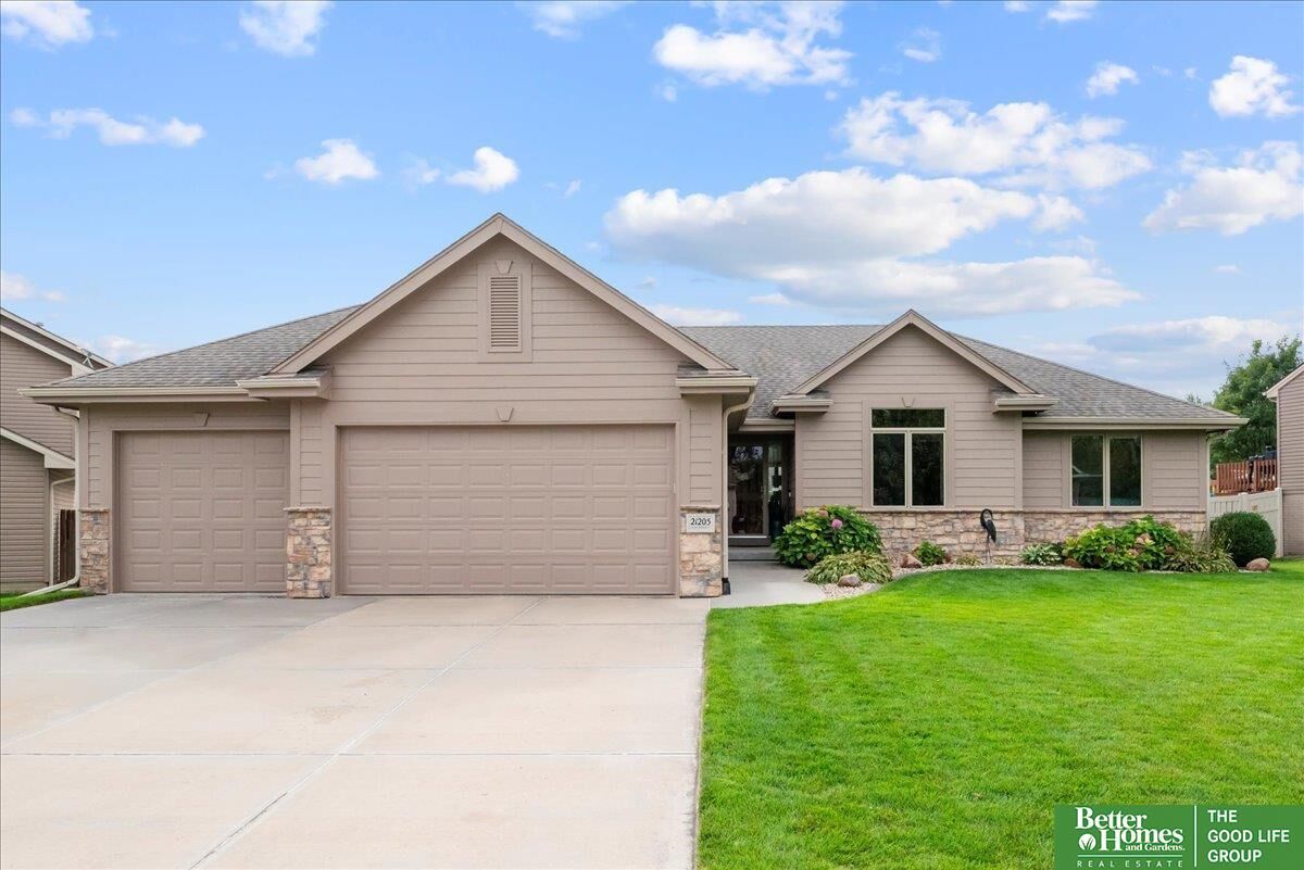 Property Photo:  21205 Stonehaven Court  NE 68028 