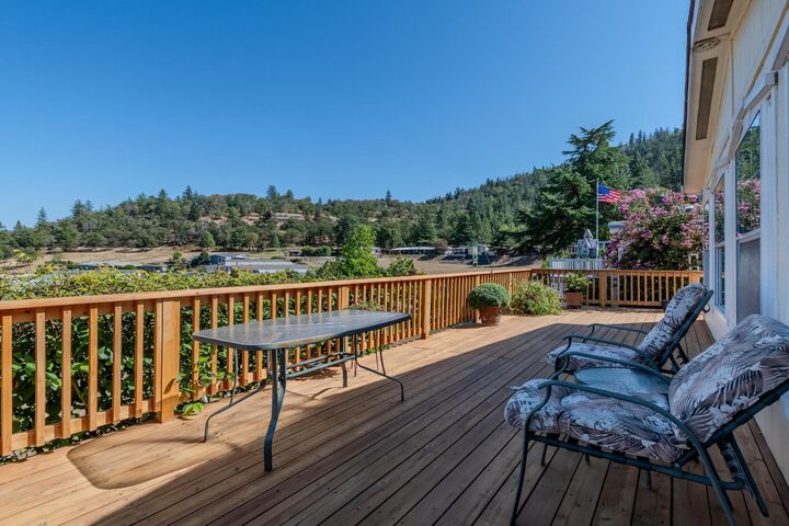Property Photo: 3955 S Stage Road 72 OR 97501