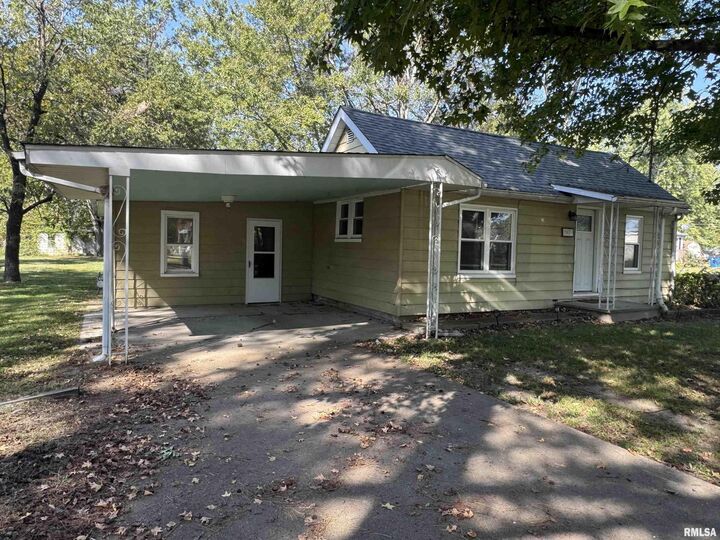 15679 Bessie Street  Sesser IL 62884 photo