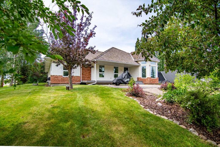 Photo de la propriété: 2 Grand Avenue AB T4S 1S5