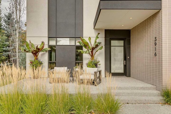 Property Photo:  3916 9 Street SW  AB T2T 3E2 