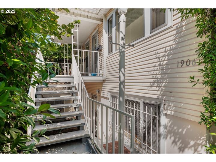 Property Photo:  1902 NE 38th Ave  OR 97212 