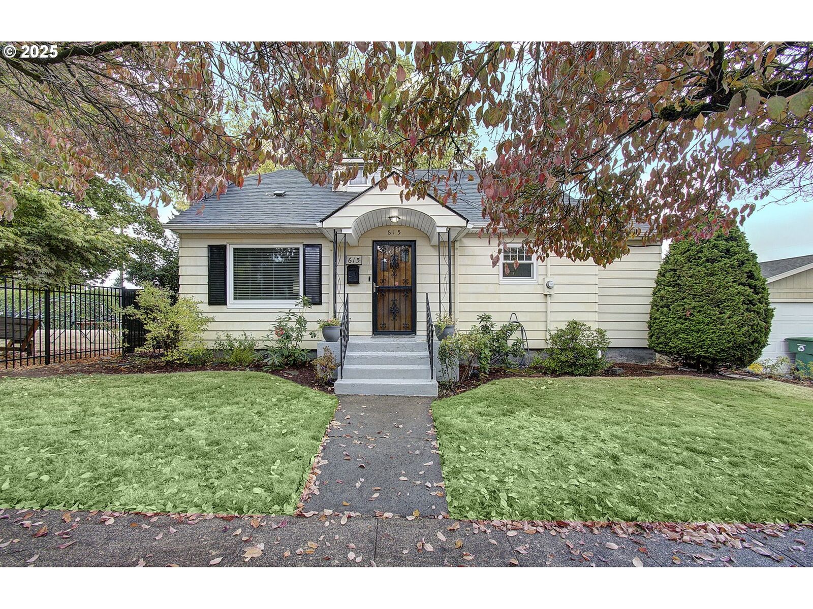 Property Photo:  615 W 39th St  WA 98660 