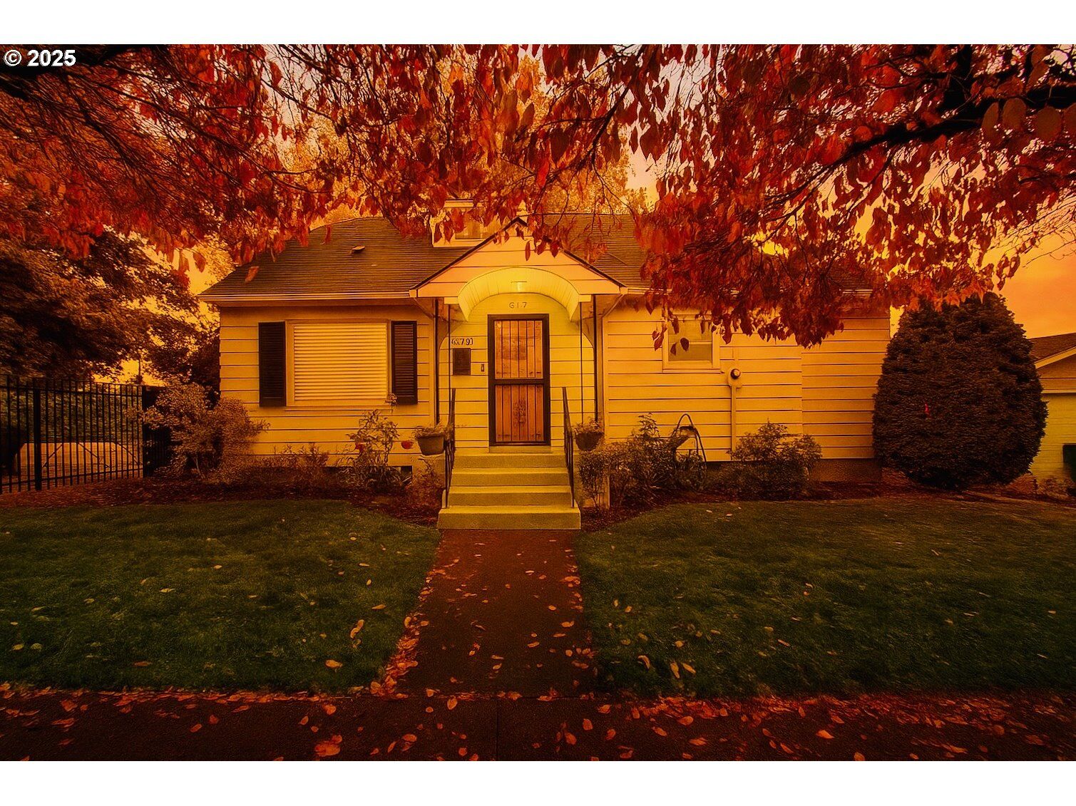 Property Photo:  615 W 39th St  WA 98660